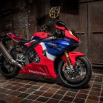 Honda-Fireblade-and-Honda-e-electric-car-003