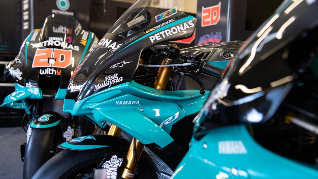 เปิดตัว R1 ลายทีมแข่ง PETRONAS