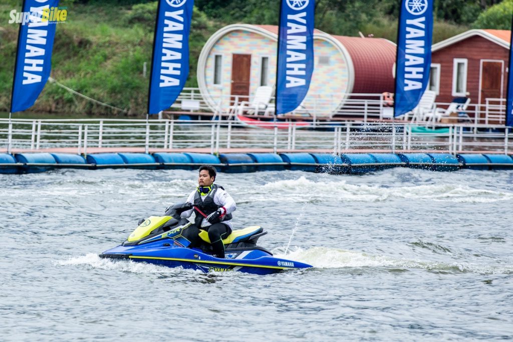 YAMAHA WAVERUNNER