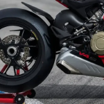 a-new-ducati-panigale-v4-coming-for-2025-and-we-have-specs (1)