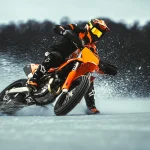 PHO_BIKE_DET_MY25-KTM-450-SMR-action-03_#SALL_#AEPI_#V1