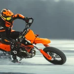 PHO_BIKE_DET_MY25-KTM-450-SMR-action-5_#SALL_#AEPI_#V1