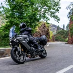 2025-Yamaha-MT09ATRDXS-EU-Ceramic_Ice-Action-001-03
