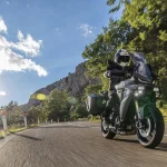 2025-Yamaha-MT09ATRDXS-EU-Ceramic_Ice-Action-005-03