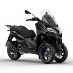 Piaggio_MP3-310-Sport_Nero-Meteora_3-4-ant-dx_acc