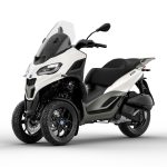 Piaggio_MP3-310_Bianco-Luna_3-4-ant-sx_acc