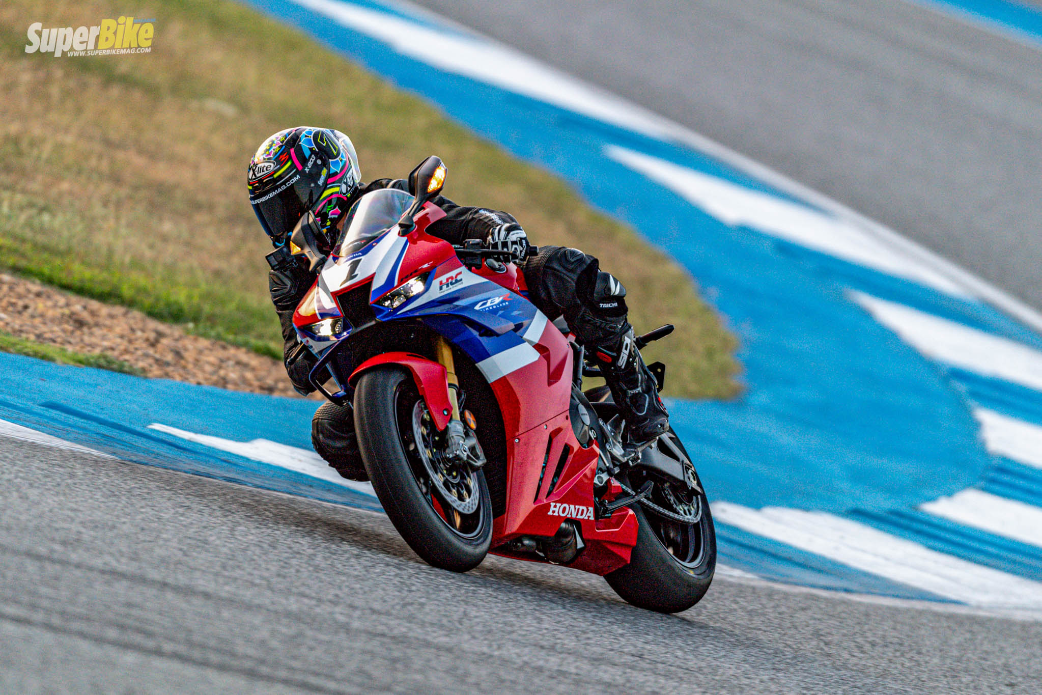 2025 HONDA CBR1000RR-R FIREBLADE SP