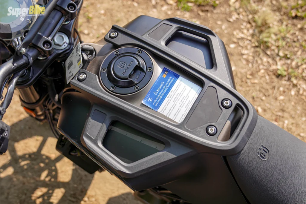 รีวิว Husqvarna Svartpilen 401