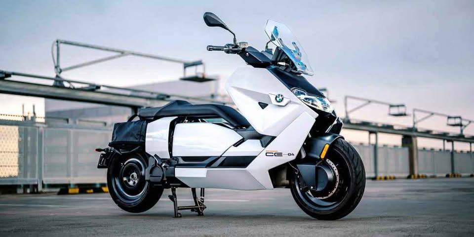2025 BMW CE04