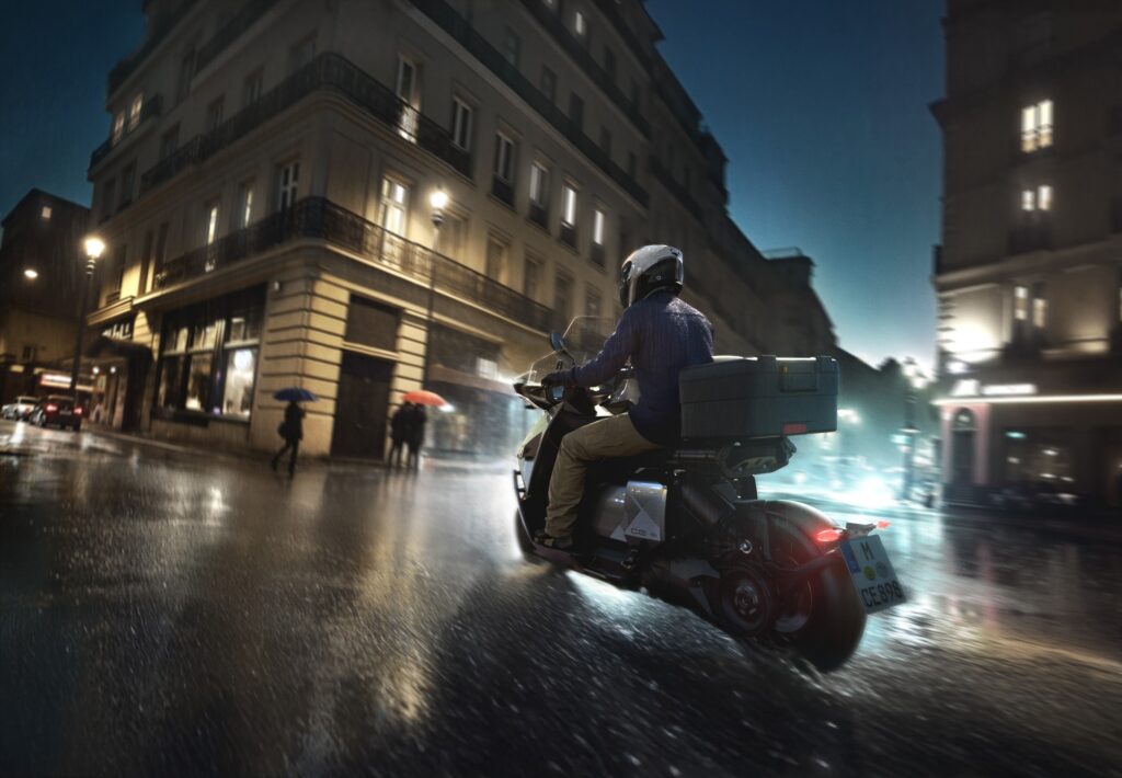 2025 BMW CE04