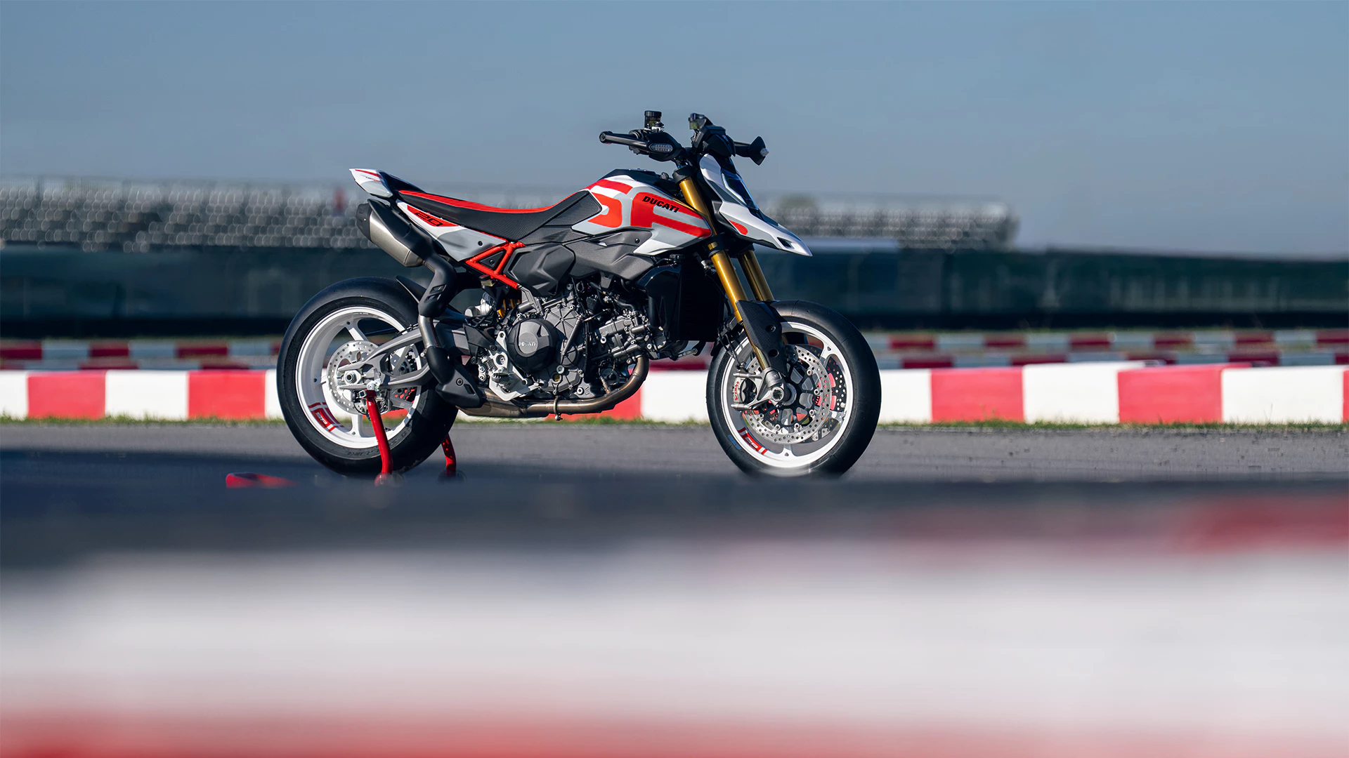 Ducati Hypermotard V2 2026