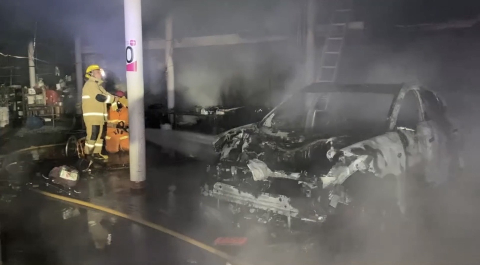 ช็อกวันปีใหม่! ชาร์จทิ้งไว้ข้ามคืนไฟลุกวอดเหลือแต่ซาก!