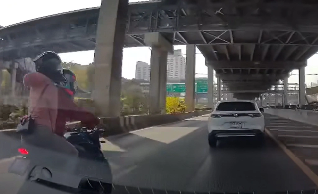 มอเตอร์ไซค์ห้ามวิ่งเส้นในวิภาวดี