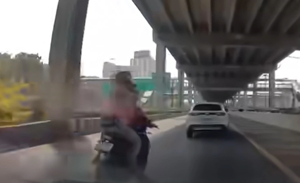 มอเตอร์ไซค์ห้ามวิ่งเส้นในวิภาวดี