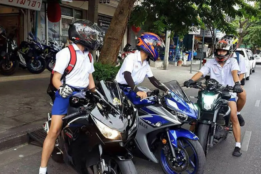 เด็กมัธยมขี่บิ๊กไบค์