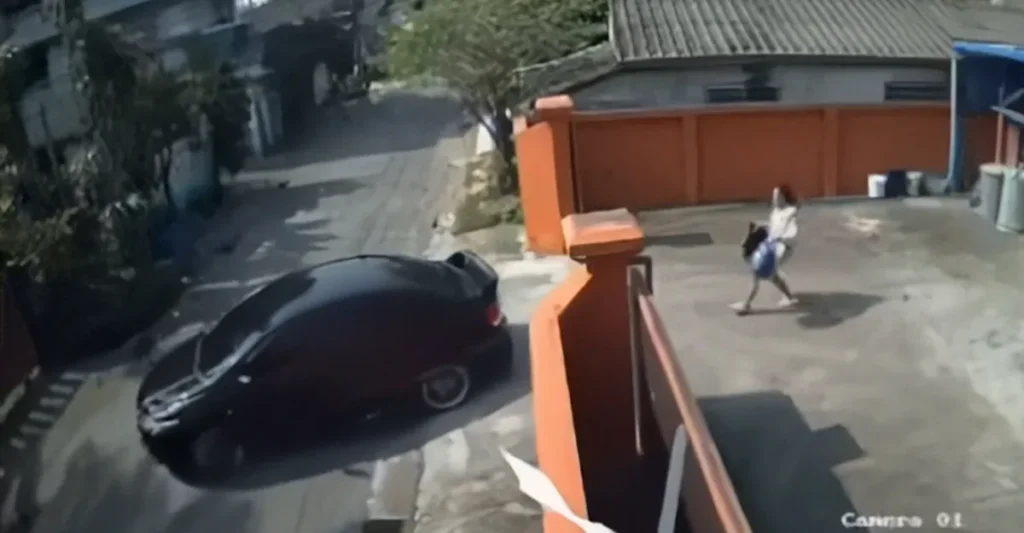 กลับรถในบ้านคนอื่น