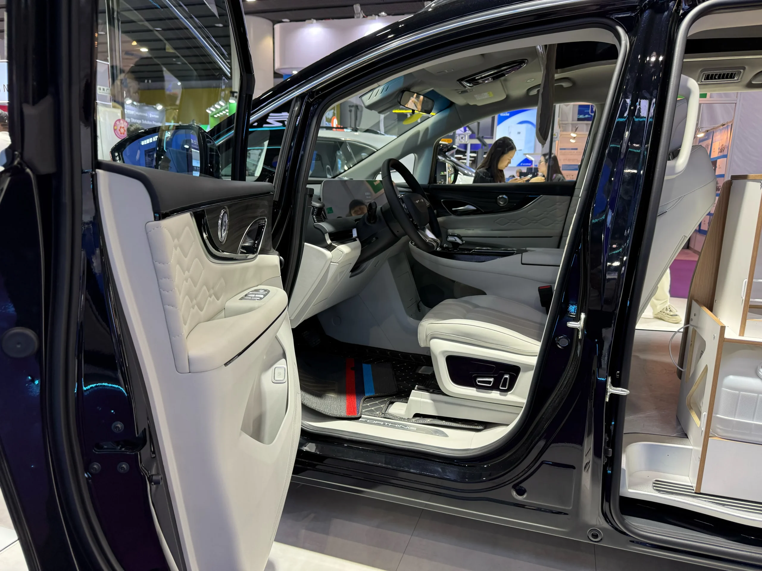 Forthing V9 Camper (1)