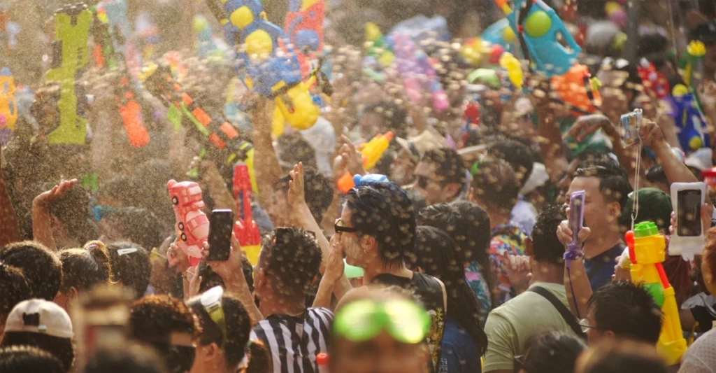 สงกรานต์ น้ำมัน