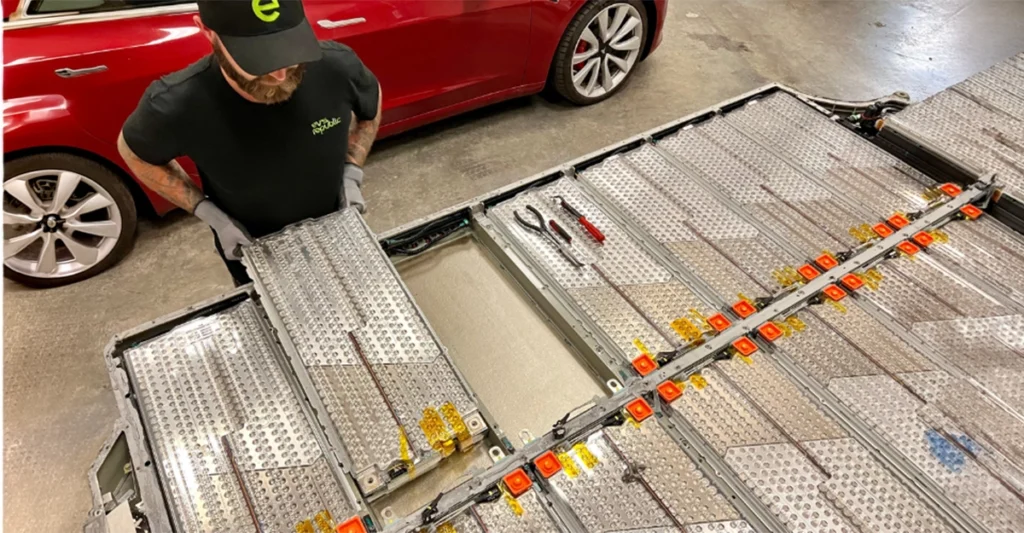 เปลี่ยนแบต Tesla