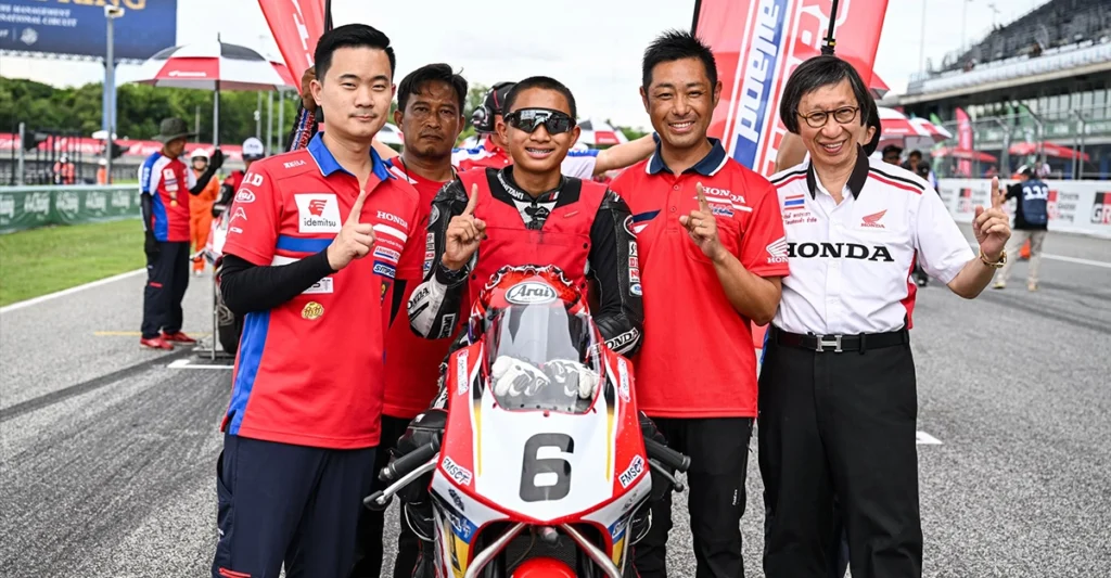 มะมาย ปองคุณ เอี่ยมน้อย หมายเลข 6 ควบ Honda NSF250R
