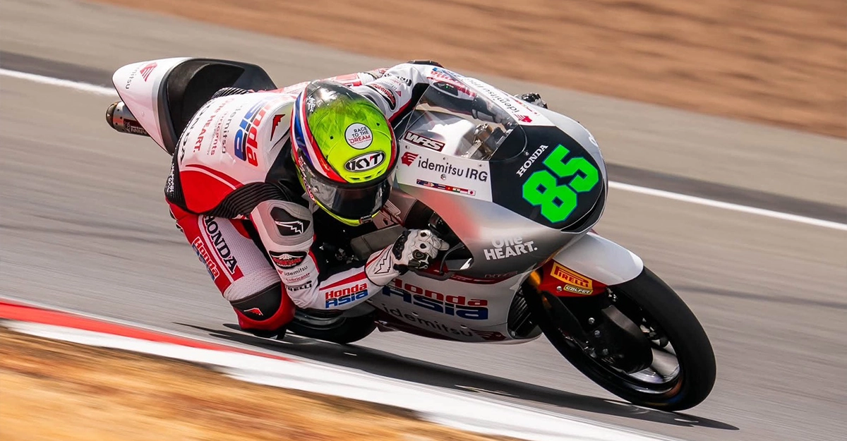 ไม้คิว เกียรติศักดิ์ สิงหพงษ์ หมายเลข 85 ลงแข่งขัน Moto3 เวิลด์ แชมเปี้ยนชิพ ที่ซิลเวอร์สโตน