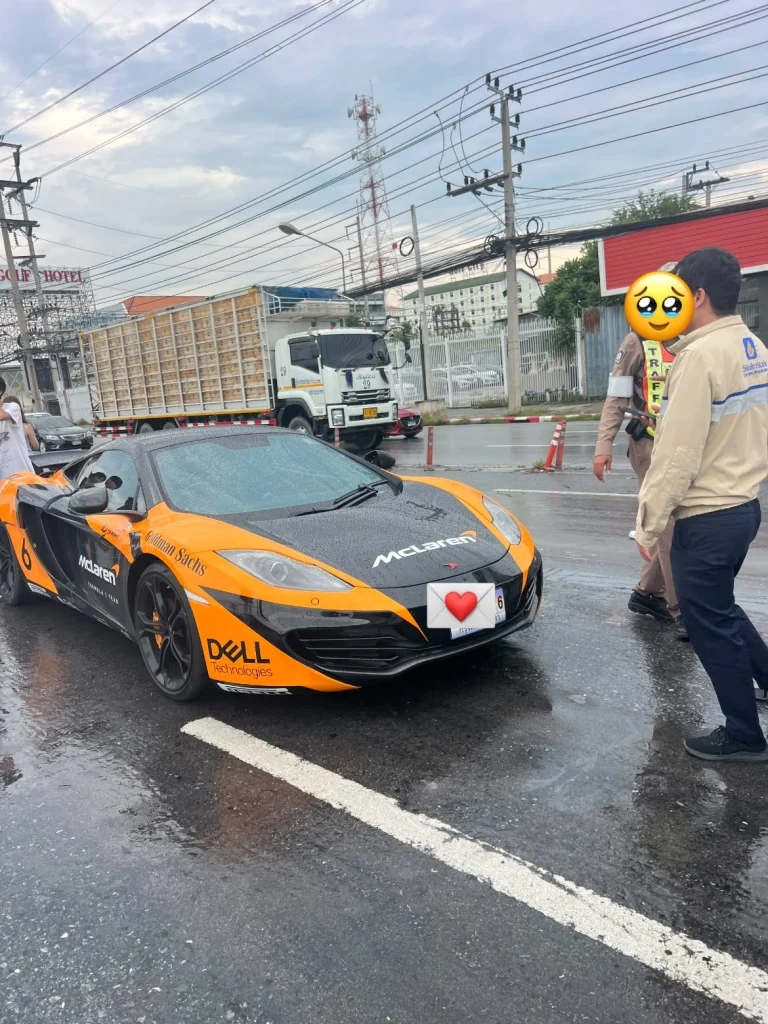 รถชนซูเปอร์คาร์