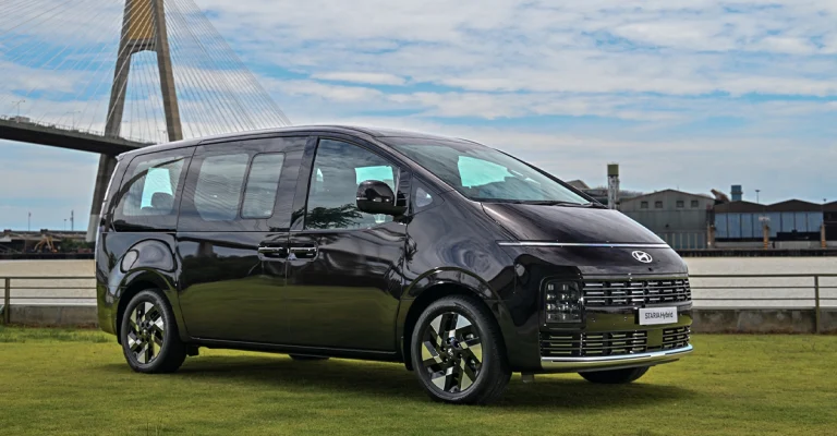 New Hyundai STARIA พรีเมียม MPV 11 ที่นั่ง ขุมพลังไฮบริด 242 แรงม้า!