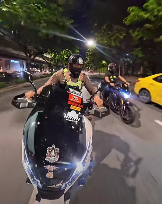 บิ๊กไบค์ชนตำรวจ